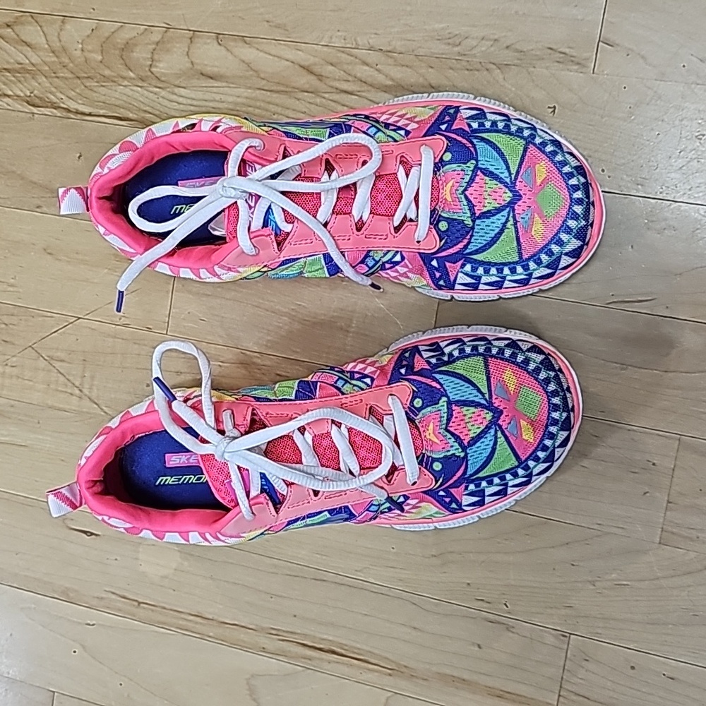 Sketch-knit flexor SKECHERS!   Colorful and fun.  Skecher quality & comfort!